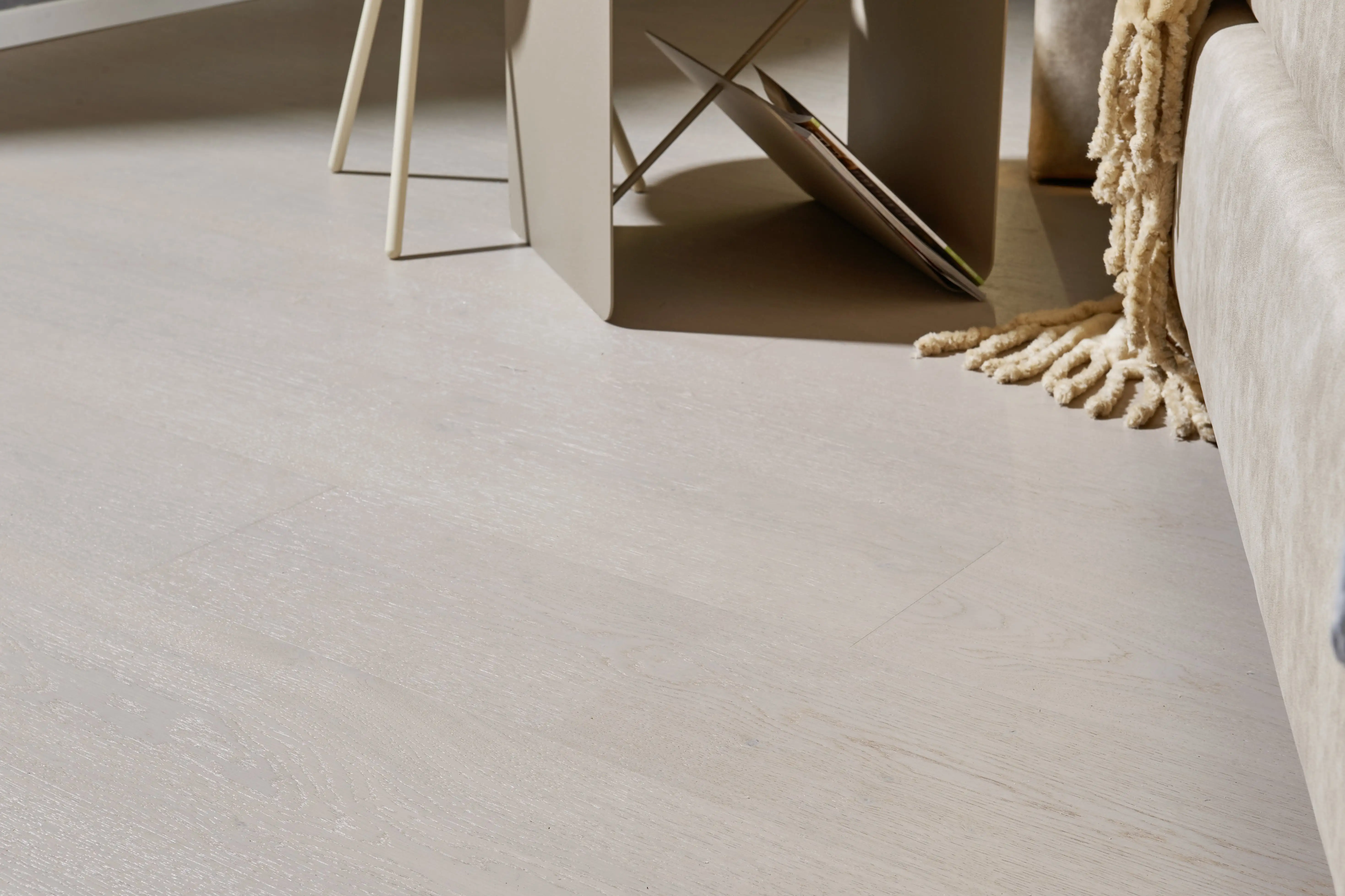 hobb Echtholzboden | hobbWood | H2E Eiche Natur weißgrau | Ein-Stab | gebürstet | Landhausdiele  hobb Echtholzboden | hobbWood | H2E Eiche Natur weißgrau | Ein-Stab | gebürstet | Landhausdiele